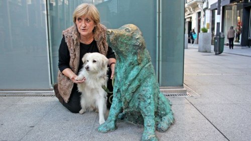 Monumento al perro abandonado en Galicia Monumento al perro abandonado en Galicia