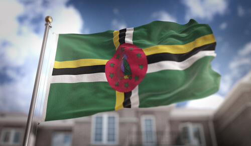 Animales en banderas de países: Dominica