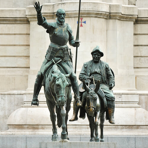 Estatua don quijote de la mancha.