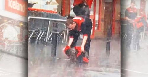 Vídeo: hombre ve a un perrito atado bajo la lluvia y corre a abrigarlo con su chaqueta