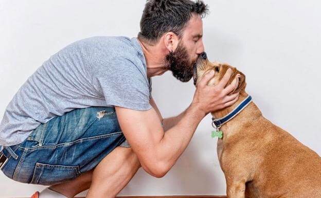 Dani Rovira y su perro. 