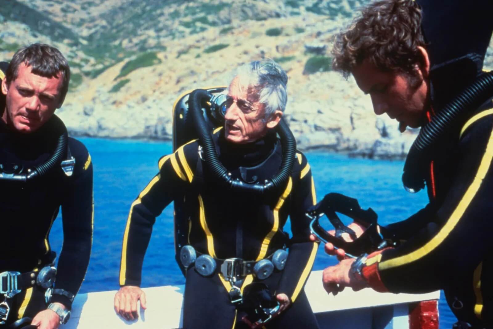 Jacques Cousteau con traje de buceo. 
